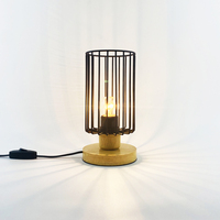 Lámpara de Mesa LED Moderna Nórdica Minimalista de Metal Creativa con Forma de Jaula para Decoración de Dormitorio