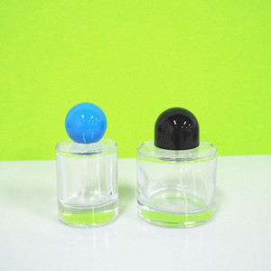 Botella de vidrio de perfume de lujo con base gruesa y tapa redonda, cilíndrica, vacía, para cosméticos, de 30 ml y 50 ml. - Product Image 2
