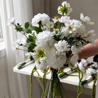Buket Pengantin Elegan Putih Cosmos Peony yang Dapat Disesuaikan, Anggrek Burgundy, Calla Lily, Amaranthus & Dekorasi Pernikahan Romantis