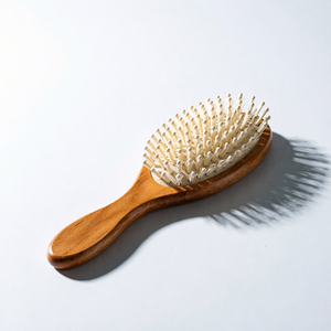 แปรงผมไม้และเหล็กพร้อมเบาะรองรับรูปตัว L สำหรับแต่งหน้าทุกสภาพผิว - Product Image 1