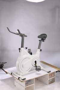 <span class=keywords><strong>Bicicleta</strong></span> giratoria de cadena de gimnasio comercial, bicicletas giratorias de ciclo portátiles <span class=keywords><strong>con</strong></span> <span class=keywords><strong>pantalla</strong></span>, <span class=keywords><strong>bicicleta</strong></span> estática para uso en el hogar y el gimnasio - Product Image 3