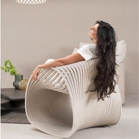 Fauteuil de salon sculptural en bois brun foncé pour salon, hall d'hôtel, espace commercial artistique