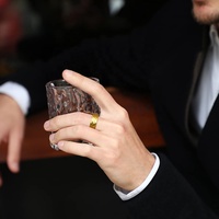 Bague en carbure de tungstène martelé hommes femmes bague de fiançailles de mariage à la mode