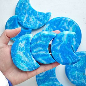 Larimar artificiel bleu naturel en gros, sculpture de lune en cristal bleu poli pour la guérison et la décoration intérieure - Product Image 4