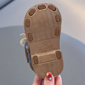 Sandal lembut bayi beruang lucu, sandal ringan, sepatu datar modis untuk musim panas, sandal EVA melengking, balita luar ruangan - Product Image 6