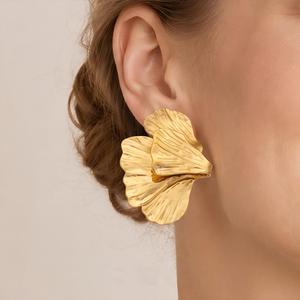 Boucles d'oreilles en acier inoxydable plaqué or en forme de feuille de Ginkgo, bijoux élégants en forme de feuille florale pour femmes - Product Image 1