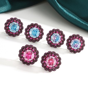 Boucles d'oreilles de haute qualité en cuivre écologique 10*10mm avec zircon vert, plaquées or noir, anti-ternissement, pour un usage quotidien - Product Image 3