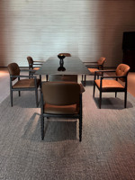 Modernes Design Massivholz Hochwertiger Esszimmerstuhl mit Komfort-Rückenlehne und Einzelarmlehne für Wohnzimmer - Langlebige Wohnmöbel