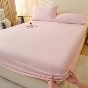 Vente en gros Chapeau <span class=keywords><strong>de</strong></span> <span class=keywords><strong>lit</strong></span> en velours <span class=keywords><strong>de</strong></span> lait Pièce unique Automne et hiver Couvre-<span class=keywords><strong>lit</strong></span> rembourré Plus Housse <span class=keywords><strong>de</strong></span> protection pour matelas en velours - Product Image 2