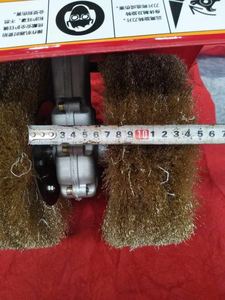 מכונת הסרת אבנית ידנית בנזין ישירות מהמפעל, מברשת תיל מתכווננת להסרת חלודה, הסרת חלודה מקירוי רעפים - Product Image 5