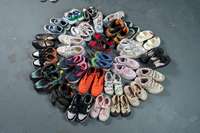S04 Acheter en balles de chaussures d'occasion propres et colorées pour enfants pour l'été, le printemps et l'automne, chaussures mixtes pour enfants usagées, vente en gros