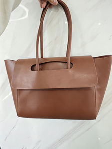 Sac fourre-tout en cuir PU marron grande capacité avec logo personnalisé, sac à bandoulière en cuir végétalien souple pour femme, idéal pour le quotidien, le travail et les voyages - Product Image 3