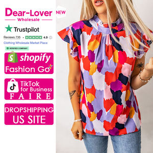 Dear-Lover Venta al por mayor Mujeres Fiery Red Ruffle Cap Sleeve Frill Mock Neck Printed Top - Product Image 1