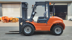 Empilhadeira Diesel/Gás de 3 Toneladas com Pneus Sólidos para Uso Interno, Fabricante Chinês OEM/ODM, com Ferramentas Personalizáveis e Opcionais - Product Image 2