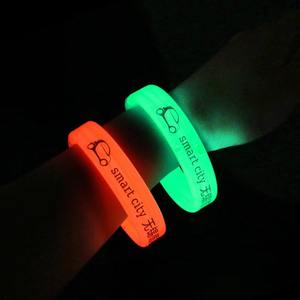 מכירה חמה לוגו מותאם אישית צמידי גומי מתנות קידום מכירות זוהר סיליקון צמיד גברים צמידי למבוגרים - Product Image 4