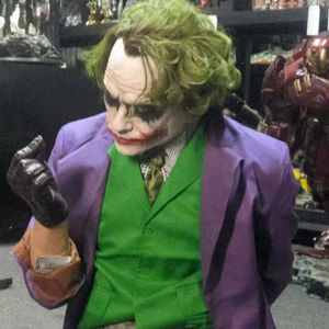 Estatua de Busto del Joker en Resina en Existencia - Coleccionable del Villano de Batman de DC Comics - Product Image 1