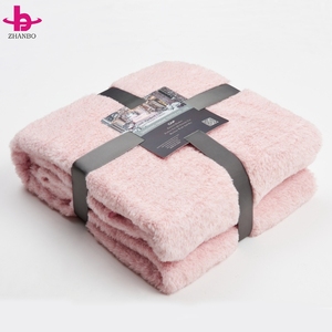 Venta al por mayor 100% poliéster Fuzzy Fluffy Throw logotipo personalizado nombre conejo consolidado burbuja piel sintética Minky tela adulto bebé Manta