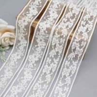 Dentelle Raschel vintage en nylon et coton avec motifs de feuilles et de fleurs pour inserts de chemisiers et lingerie