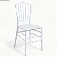 Chaise d'événement moderne en résine acrylique blanche pour la vente en gros, idéale pour les banquets et les salles de mariage