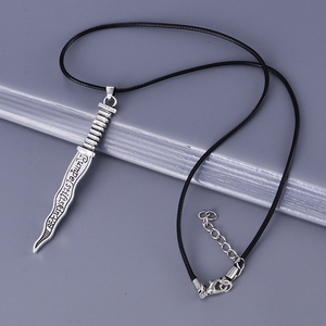 Collier de mode Blanche-Neige, pendentif vintage en forme de poignard du Nain Rumpelstiltskin, en alliage de zinc plaqué argent antique, avec chaîne en corde - Product Image 5