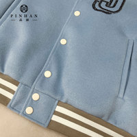 Vêtements d'extérieur décontractés Veste de baseball avec logo brodé de paillettes Patte de boutonnage avec veste en cuir PU pour hommes