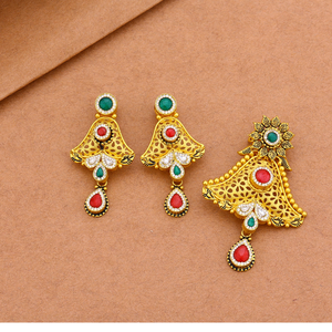 Collar y Pendientes Tradicionales Indios con Piedras Verdes y Rojas, Filigrana Étnica para Mujer - Product Image 1