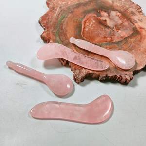 Cuillère en quartz rose, outil de beauté pour le visage, plaque Gua Sha en cristal rose, logo personnalisé, outils de massage facial Guasha - Product Image 2
