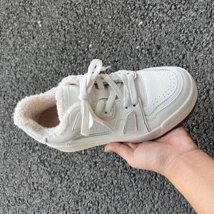 Nouvelles baskets blanches à plateforme style 2026, baskets décontractées en cuir véritable rembourrées pour l'hiver, style vieilli - Product Image 4