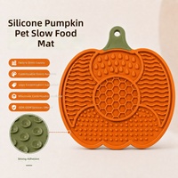 Tapis à lécher pour animaux de compagnie en silicone avec ventouse en forme de citrouille pour le bain et le toilettage des chiens