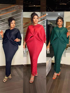 Vestido Maxi Holgado con Mangas Murciélago, Cuello en V, Estilo Adelgazante, Cola de Pez, Flecos y Aberturas - Product Image 3