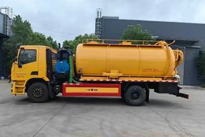 Un camion d'aspiration des eaux usées chinois simple à utiliser avec une grande efficacité pour l'assainissement urbain - Product Image 3