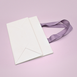 Borsa di Lusso Personalizzata in Carta Kraft Ecologica per Abbigliamento con Manici di Design per Shopping e Confezioni Regalo - Product Image 6