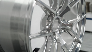 Jantes de voiture en aluminium chromé poli, design musclé élégant et léger, forgées, faible poids, compatibles 5x114.3, pour voitures de tourisme. - Product Image 4