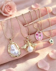 Popular Jewelry Design Fashion Joyas Pearl Pendant Necklace Bee Charm Oval Flower Link <b>Chain</b> Jewelry Pendant Necklace - Product Image 3