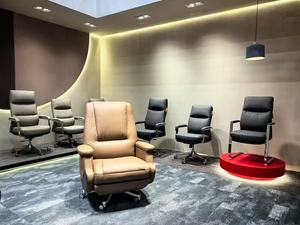 เก้าอี้สำนักงานหนังกลับสูงหรูหราพร้อมเก้าอี้เจ้านายผู้บริหารเกียร์ไฟฟ้าหมุนได้ตามหลักสรีรศาสตร์ - Product Image 6