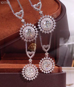 Collar con colgante de girasol, Color dorado y blanco de 18K, forma de flor del Sol Central, gia0.30 CT - Product Image 4