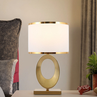 Lampe de chevet moderne en fer doré et tissu, lumière de lecture simple et luxueuse pour chambre à coucher, salon, maison, hôtel, décoration