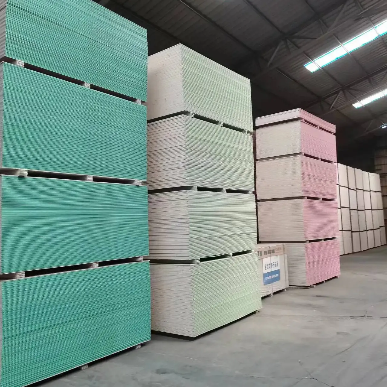 防火石膏板9毫米12mm防潮石膏板防水石膏板