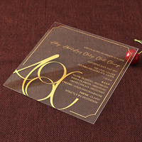 Carte d'invitation de mariage en acrylique transparente de textes de feuille d'or de luxe avec l'enveloppe de vélin vierge