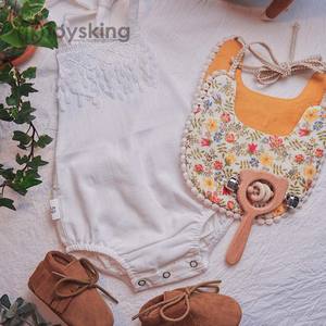 Ensemble cadeau pour nouveau-né : premières chaussures de marche, chaussons à semelle souple, bavoirs en coton (4 pièces) - Ensemble cadeau pour la <span class=keywords><strong>naissance</strong></span>/le baptême ou la fête prénatale - Product Image 2