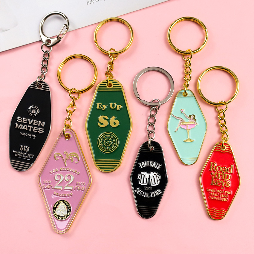 Số lượng lớn tùy chỉnh móc chìa khóa phòng Keyring tag kim loại kẽm hợp kim mềm men quyến rũ bán buôn Retro motel khách sạn Keychain tùy chỉnh chính