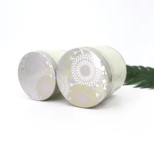 Tarros de velas perfumadas de vidrio esmerilado vacíos blancos con logotipo personalizado Contenedor de velas de vidrio de lujo de 8oz con tapa de metal y embalaje de caja