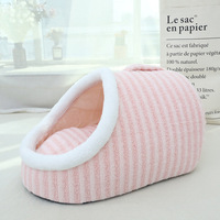 Lits pour chiens en forme de pantoufles semi-fermées rayées, chauds pour l'hiver, pour dormir