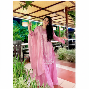 Costume de soirée avec broderie Zari et paillettes - Product Image 1