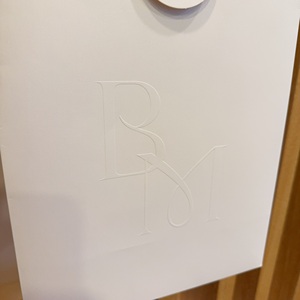 Bolsas de Papel de Regalo de Lujo al por Mayor, Bolsas de Papel para Empaque de Joyería y Cosméticos con Logotipo Personalizado, Bolsas de Compras con Asas y Inserto en Relieve - Product Image 6