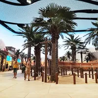 Grands cocotiers artificiels résistants aux UV de 10 pieds Faux palmier dattier d'extérieur pour usage décoratif Haute Offre Spéciale Dubaï Canada