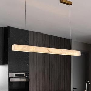 Lampadario in Alabastro con Finitura Oro/Nero, Lampada a Sospensione in Alabastro, Paralume in Alabastro Spagnolo per Sala da Pranzo - Product Image 1