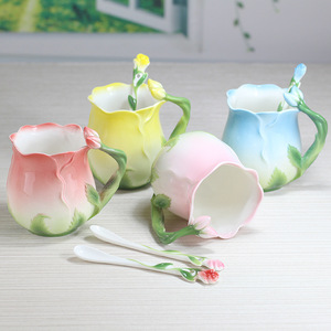 Tazas <span class=keywords><strong>de</strong></span> Café y Té Clásicas <span class=keywords><strong>de</strong></span> Porcelana China con Flores 3D y Cuchara Decorativa con Rosas, Taza Ecológica para Camping, Regalo para el Día <span class=keywords><strong>de</strong></span> <span class=keywords><strong>la</strong></span> <span class=keywords><strong>Madre</strong></span> - Product Image 5