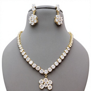 Conjunto de Collar y Aretes de Zirconia de Calidad Superior, Chapado en Oro, Diseño de Diseñador, para Fiestas y Bodas, para Mujeres y Niñas - Product Image 2