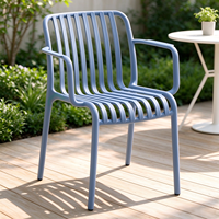 Chaise d'hôtel moderne en plastique avec accoudoirs confortables - Empilable, portable et durable pour salon et événements de mariage